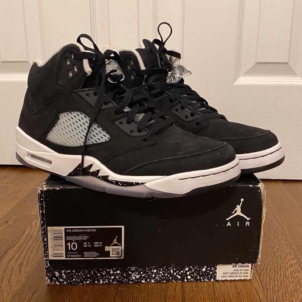 Jordan Retro 5 Black Sneakers